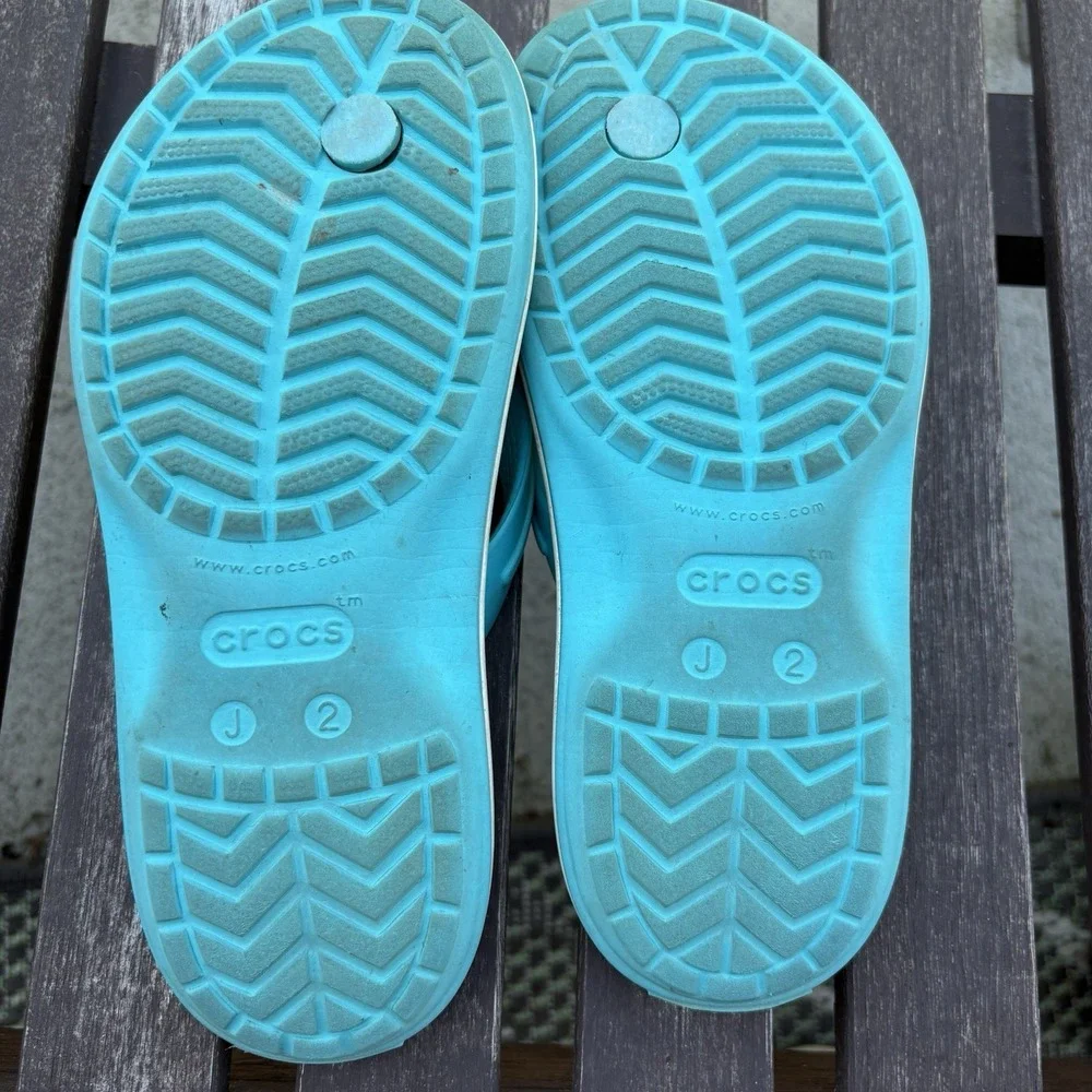 Crocs Kids J2 Blue Flip Flop Sandals Beach Pool Summer Lightweight Comfort